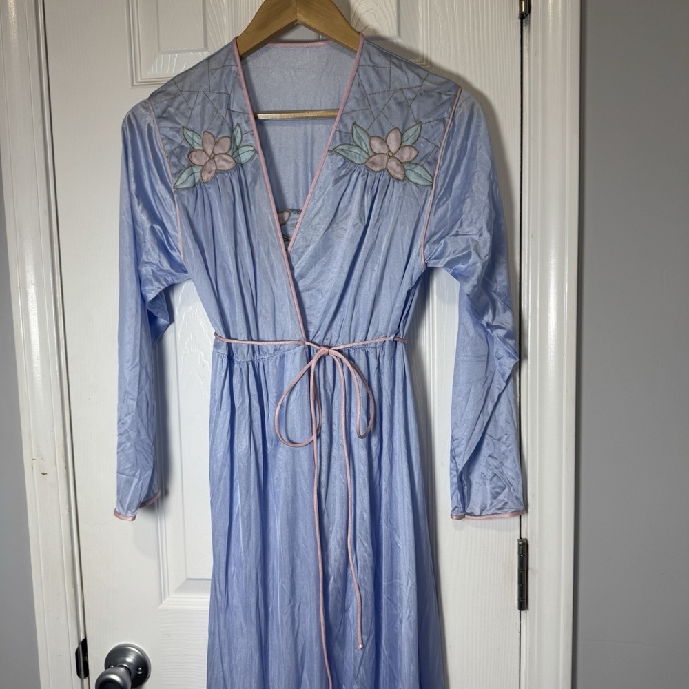 VTG Gilead Blue Pink Peignoir Nightgown Robe Embroidered Appliqué Nylon Small - Picture 2 of 7